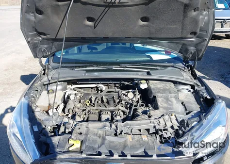 2018 Ford Focus S z USA, uszkodzony, nr VIN 1FADP3E23JL213801